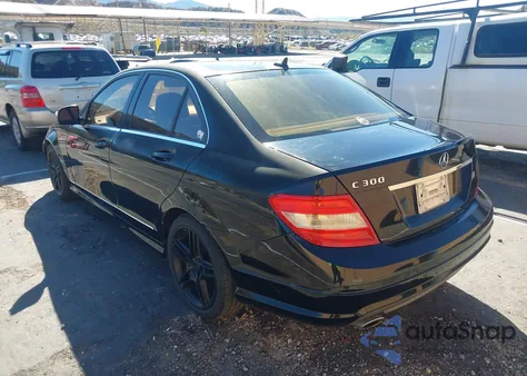 2008 Mercedes-Benz C 300 Luxury/Sport z USA, uszkodzony, nr VIN WDDGF54X38R013968